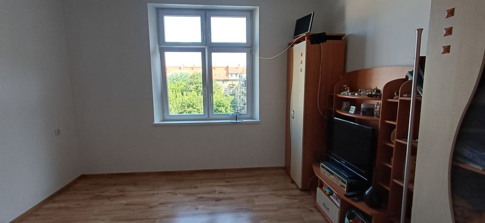 Ostrow Wlkp ul Ogrodowa 63m2 / dwa pokoje / balkon/ piwnica / Ogrzewanie miejskie