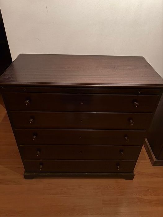 Cómoda com 5 Gavetas