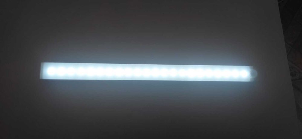 Акамуляторна LED лампа з датчиком руху