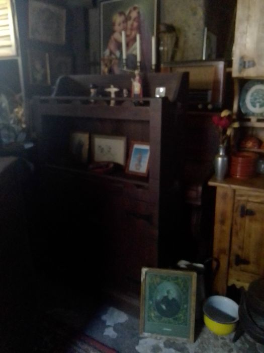 Móveis antigos para turismo rural em castanho maciço velharias miudeza