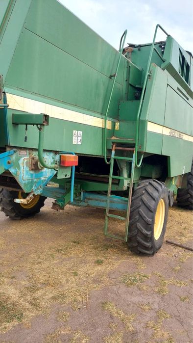 Комбайн JOHN DEERE 2264