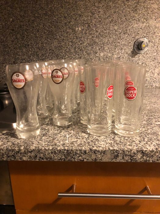 Copos de varios tamanhos e feitios com o sem marca
