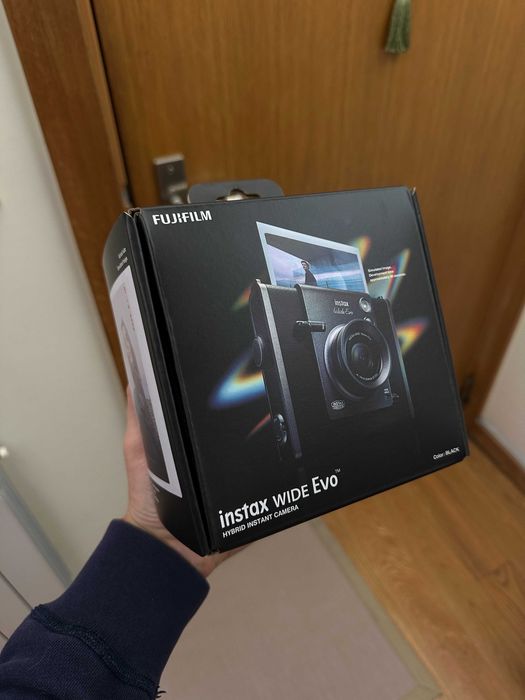 Fujifilm Instax Wide Evo Nova em Caixa + Cartucho Extra