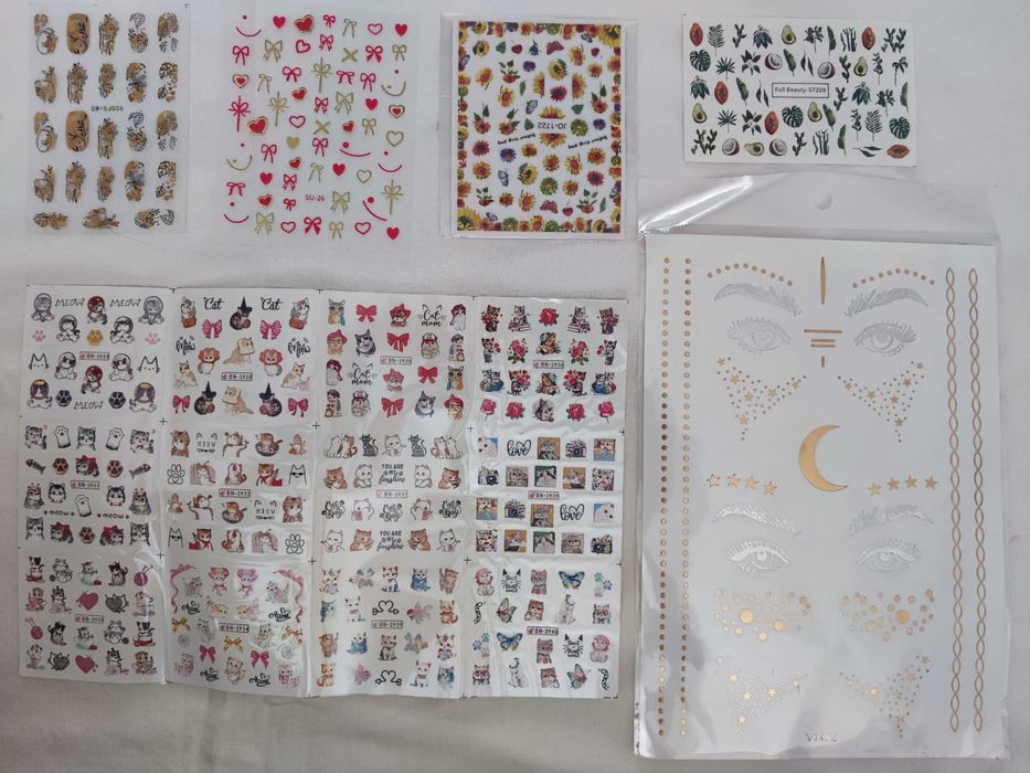 Огромное количество наклеек на ногти разной тематики плюс тату на лицо