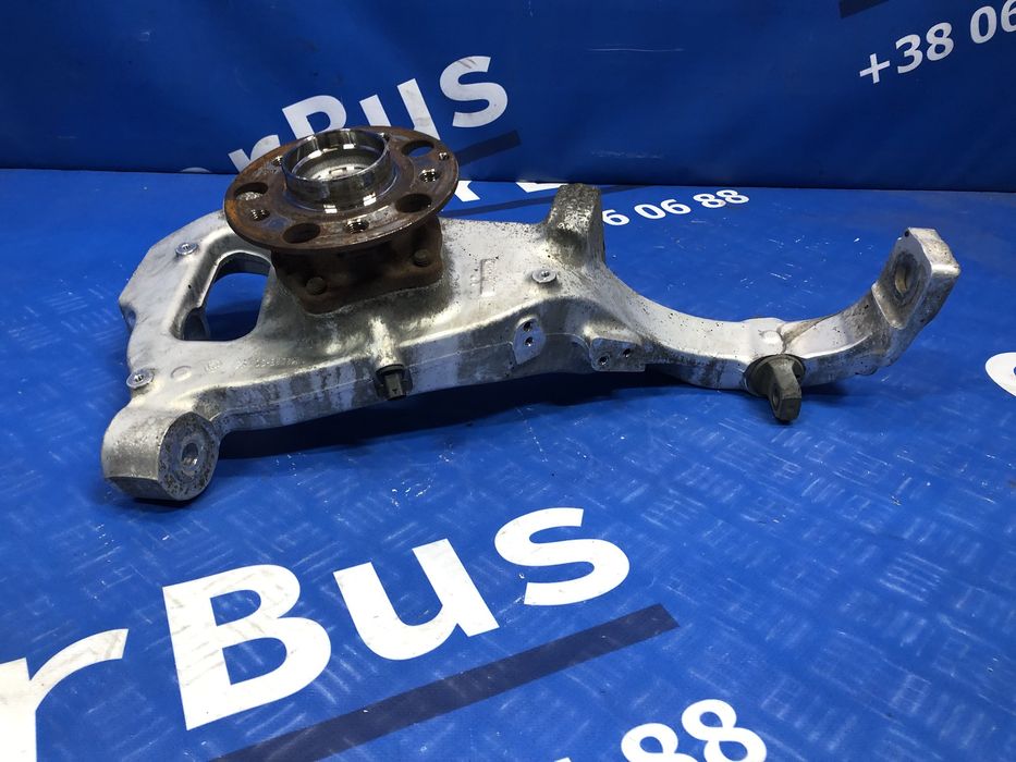 Ступиця (кулак цапфа) передня ліва Mercedes AMG E63 S Мерседес АМГ