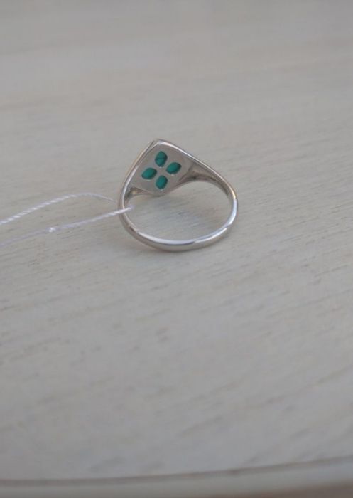 Срібна каблучка з натур. каменем, розмір 17