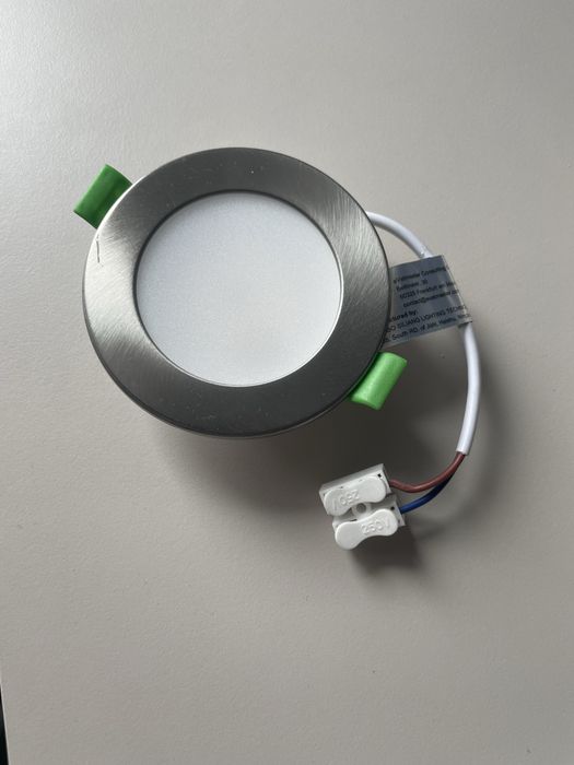 Zestaw trzech nowych lamp led wpuszczanych