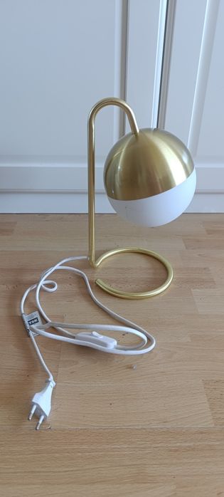 Lampa na stoliczek nocny