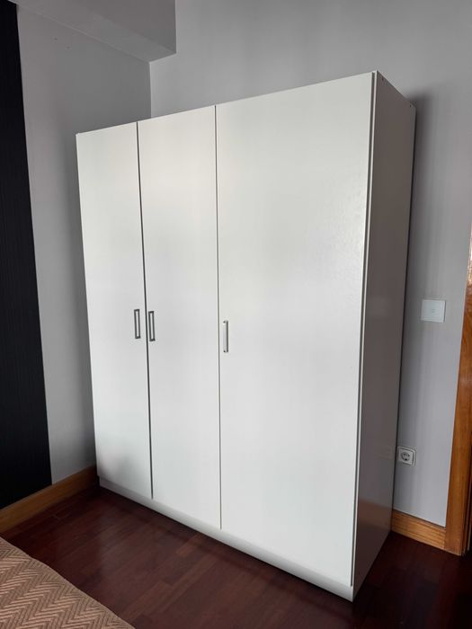 Roupeiro IKEA Branco 3 Portas | 180x140x52 cm | Excelente Estado