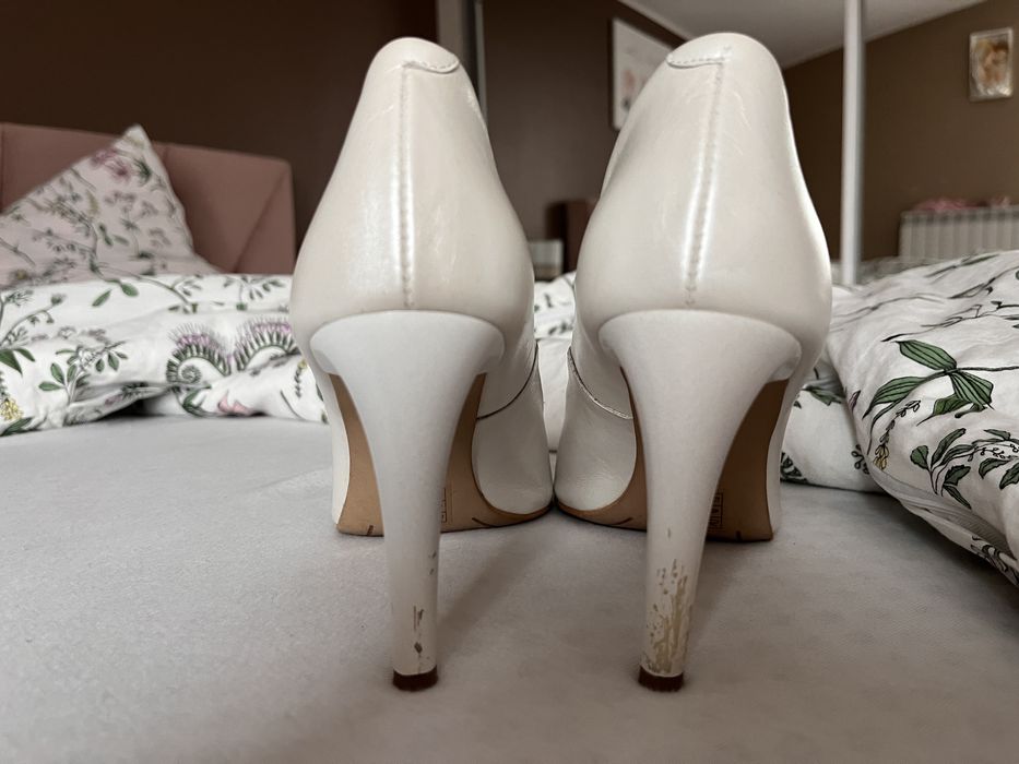 Buty ślubne Neścior – rozmiar 39, eleganckie białe szpilki