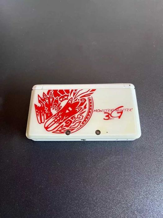 Nintendo 3DS Monster Hunter 3G Edição Especial com 100+ Jogos