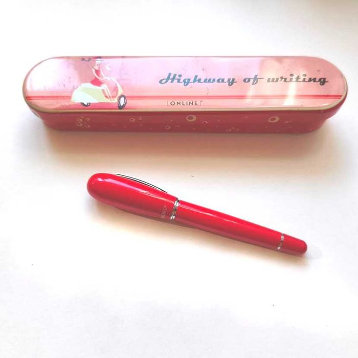 Caneta Online corpo em aço lacado de cor vermelho 12 cm com caixa
