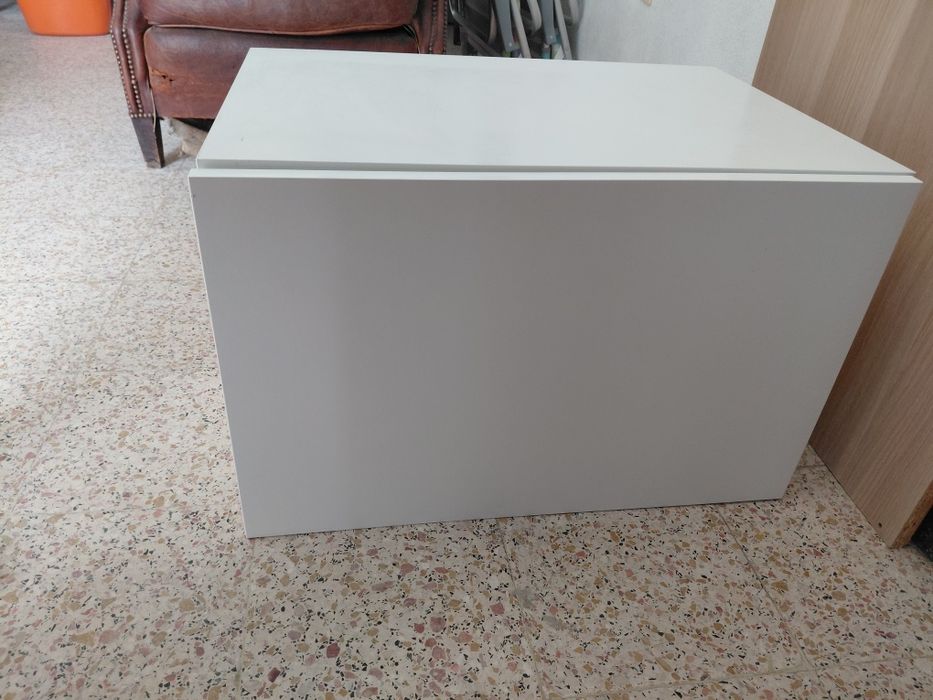Módulo BRANCO IKEA BESTA com prateleira.