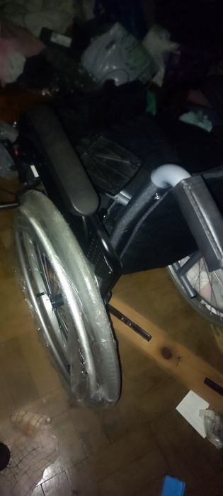 Com garantia. Uma vez que nunca foi usada.