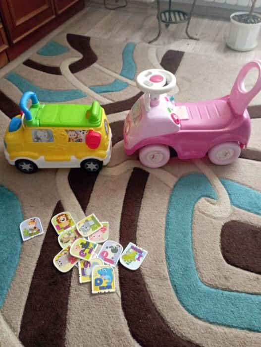 Jeździk, pchacz, autko edukacyjne dla dzieci