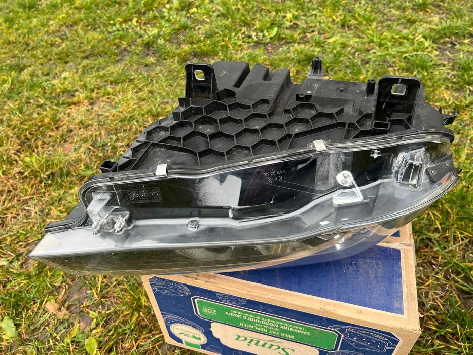 Фара права Х3 F25 USA