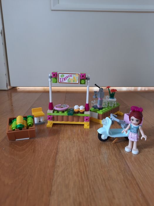 Lego friends, stoisko z napojami