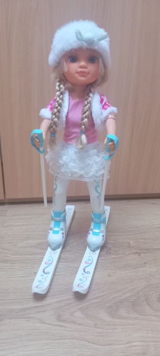 Boneca Nancy que faz sky