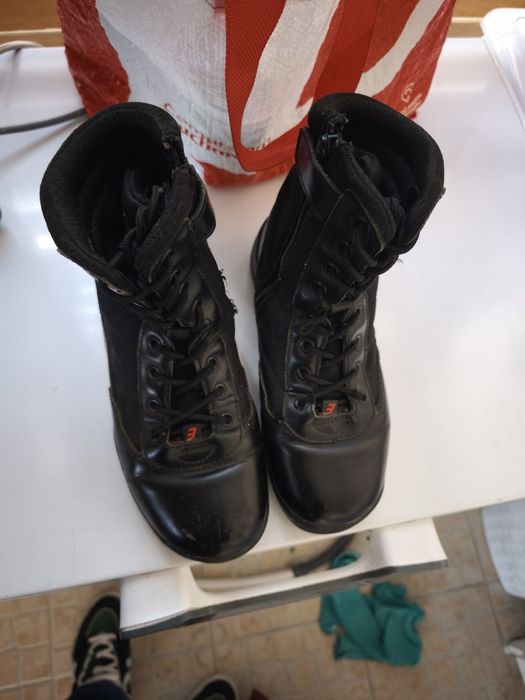 Bota tática com zíper lateral , n 37 em bom estado
