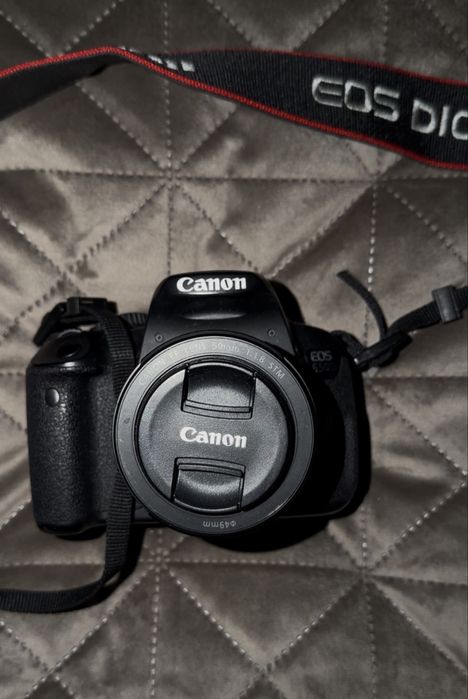 Фотоапарат Canon 650 D