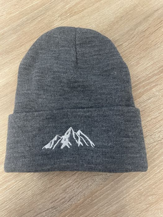 Сіра шапка біні