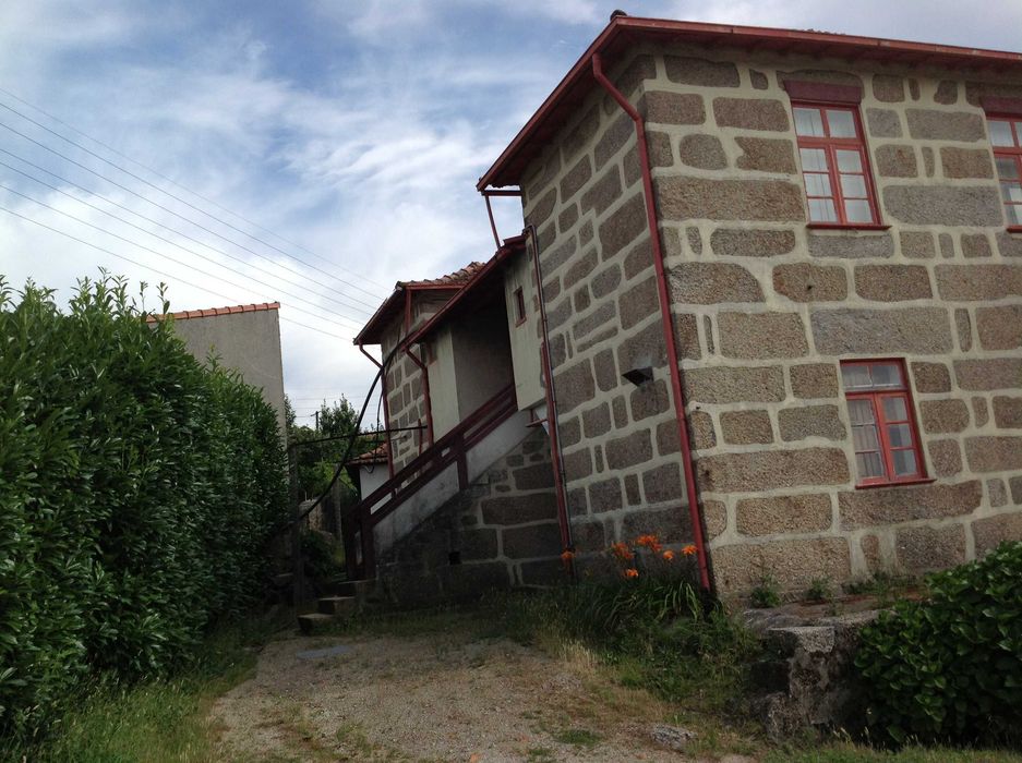 Casa em Pedra, São Martinho do Campo- Sto Tirso