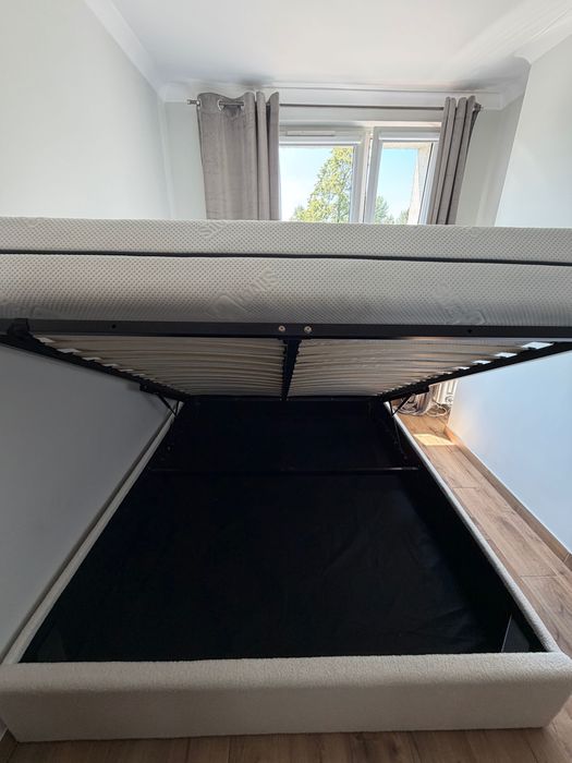 Sprzedam łóżko z materacem 160cm x 200cm, stan jak nowy