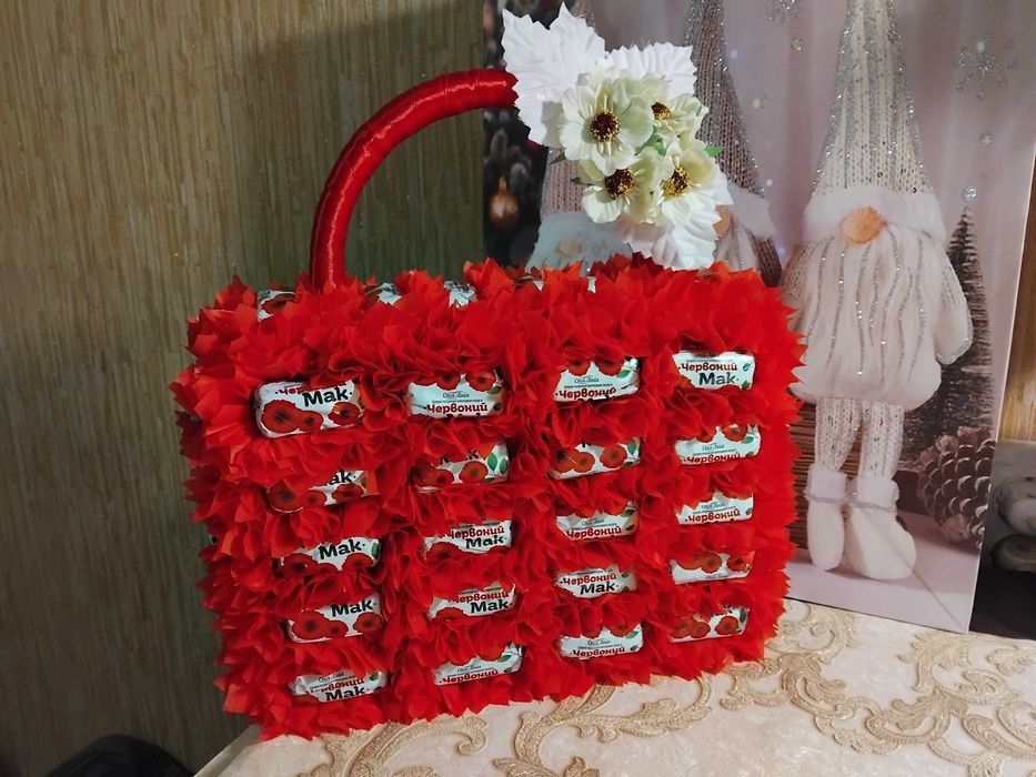 Солодкий подарунок з цукерок