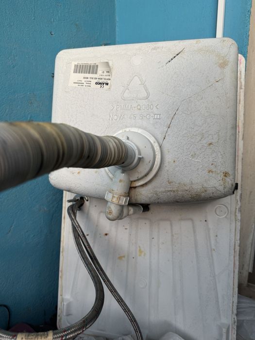 Продам умывальник с краном и сместителем дачный вариант!!!