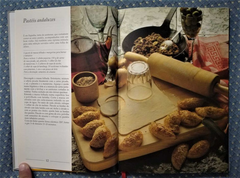 Livro "Receitas do Forno" Coleção Um Mundo de Sabores - Como NOVO!