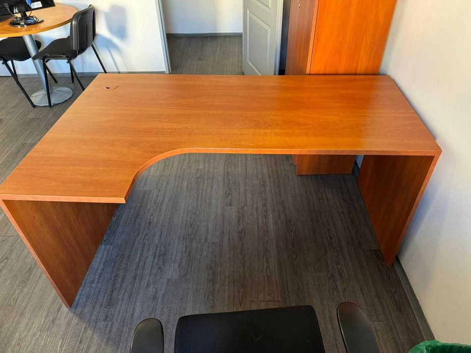 Komplet mebli biurowych