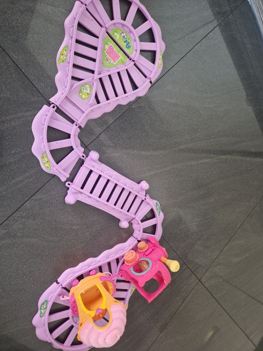 Kolejka pociąg na baterie