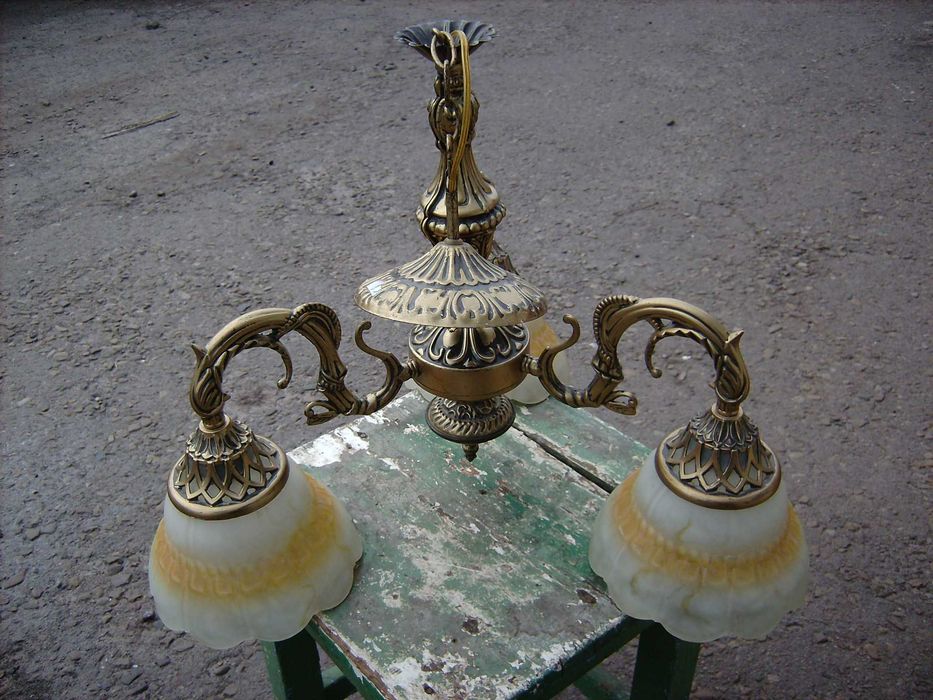 продам 3-х ламповую люстру
