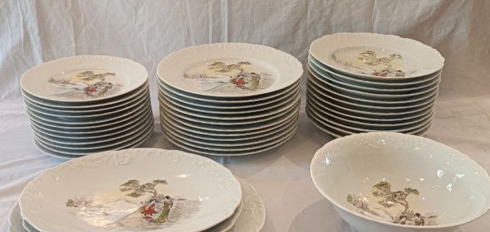 Serviço de louça de jantar em porcelana da Spal completo. Novo