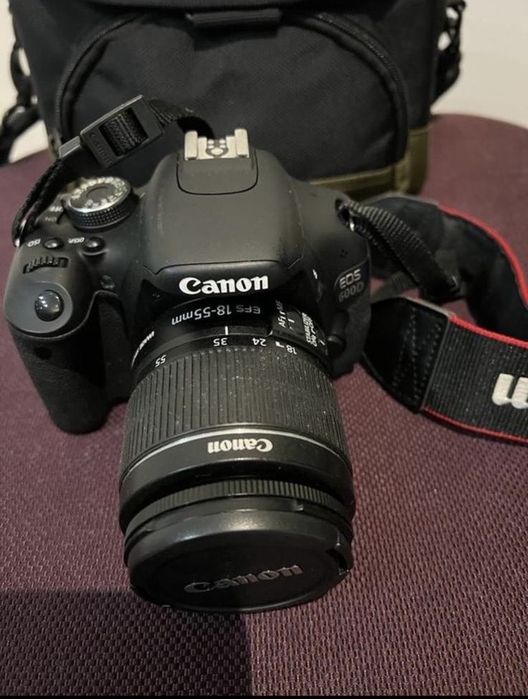 Máquina fotográfica Canon EOS 600D