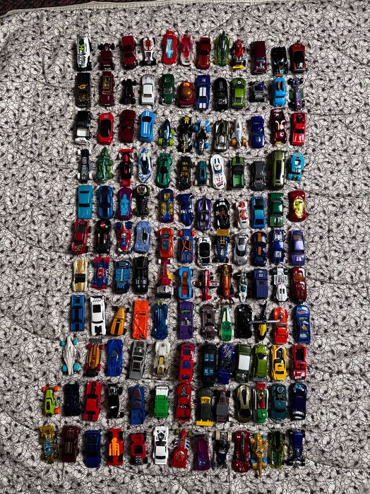 Zestaw resoraków Hot Wheels - 134 sztuki