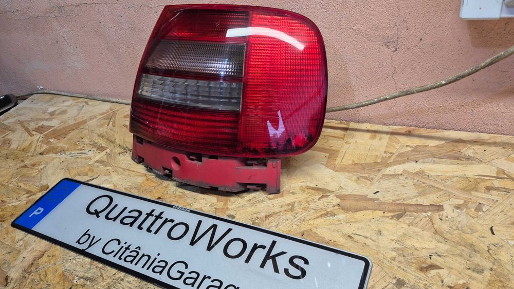 AUDI A4 B5 (8D)-Stop/Farolim DIREITO SEDAN/CARRO 1995 até 2000 *