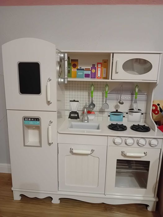 Kuchnia drewniana  dla dzieci plus akcesoria