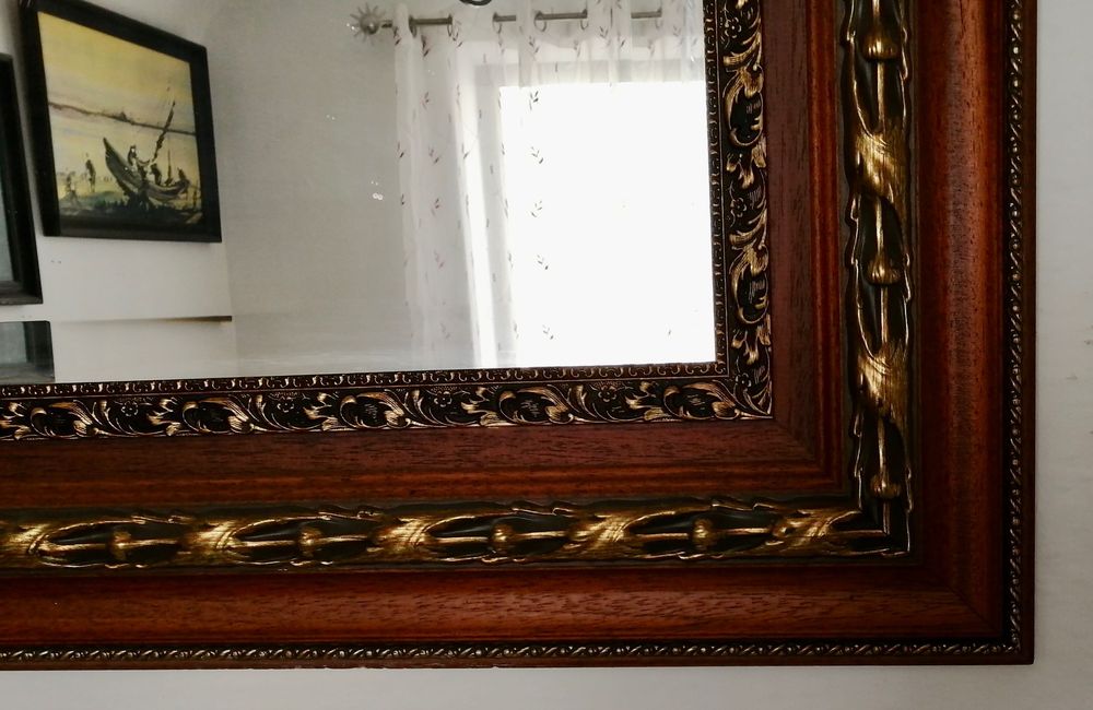 espelho de parede 122,5 x 84,5 cm.