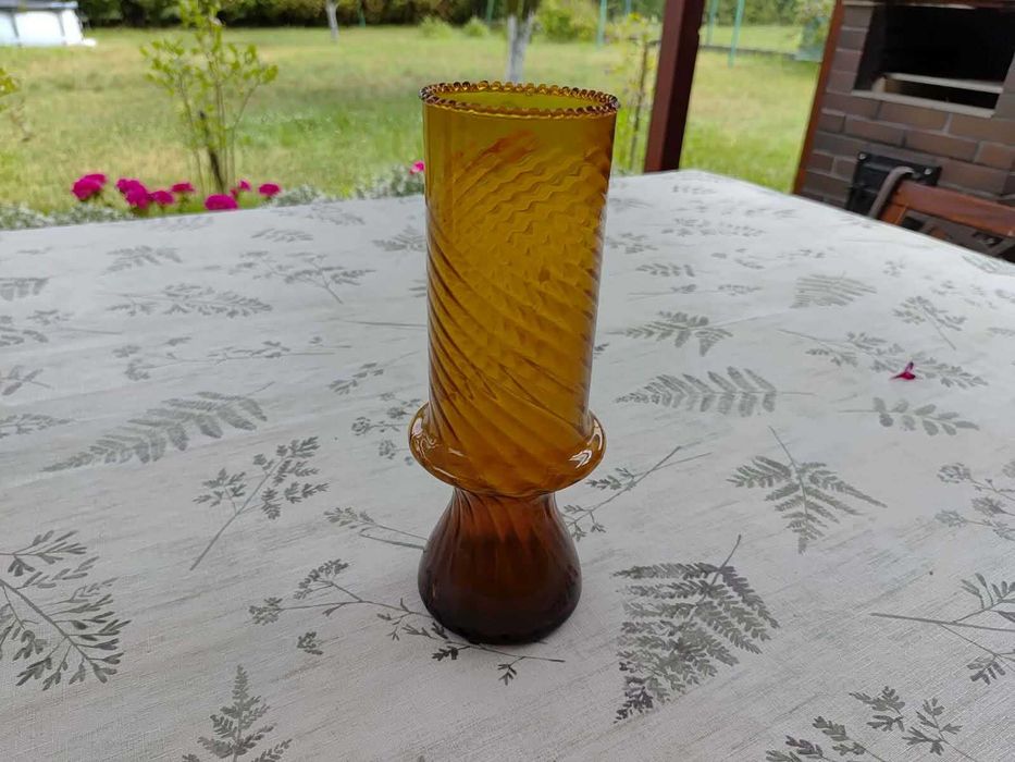 Wazon z żółtego szkła PRL