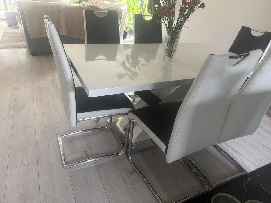 Stol rozkladany i 6 krzeseł