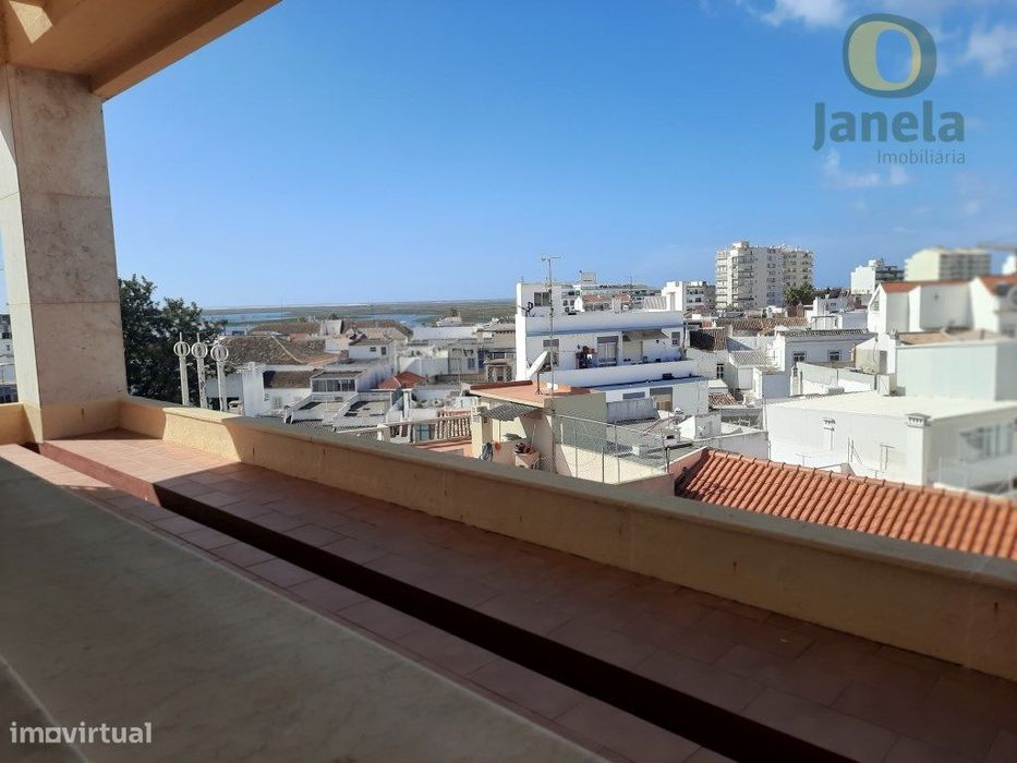 Notável Edifício para Investimento, com 4.365,60 m2, vistas Mar e C...