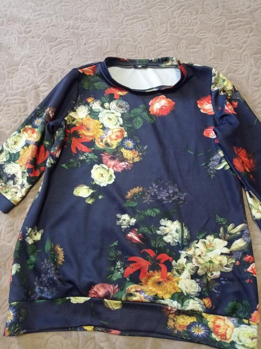 Продаю жіночу кофтинку квітковим принтом