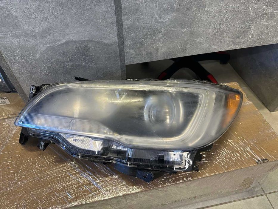 Фара Левая Subaru Outback ксенон 2015 2016 2017  стекло и корпус целые