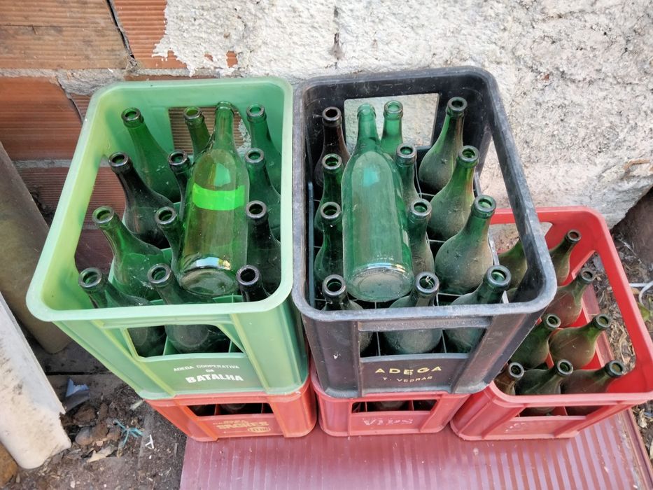 Garrafas 5 estrelas em vidro verde.(65)