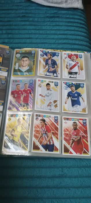 Album z kartami piłkarskimi