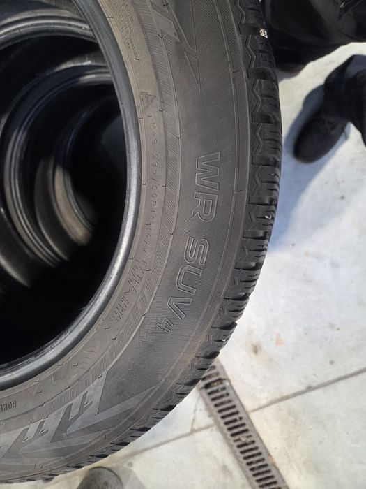 NOKIAN 235 60 R18 zima