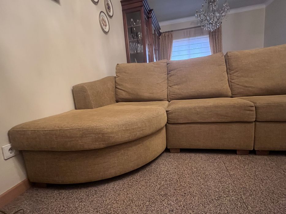 Sofá com chaise longue