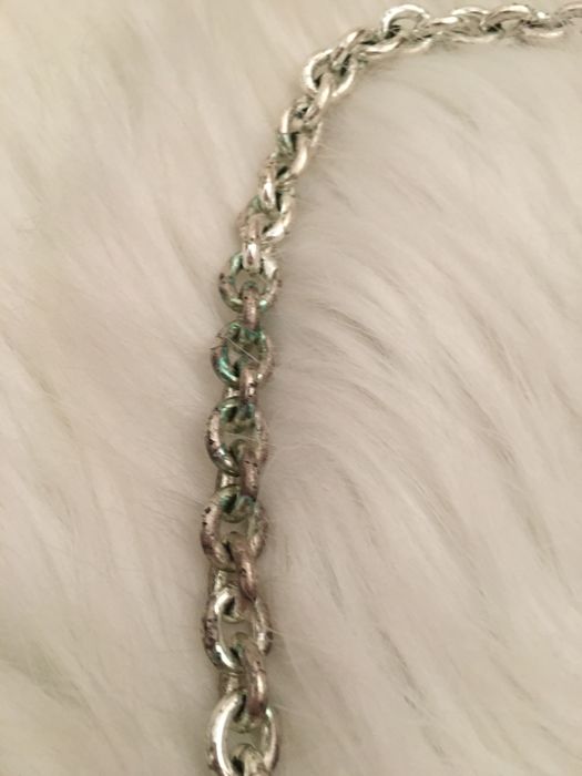 Fio de Corrente com Coracao da Guess