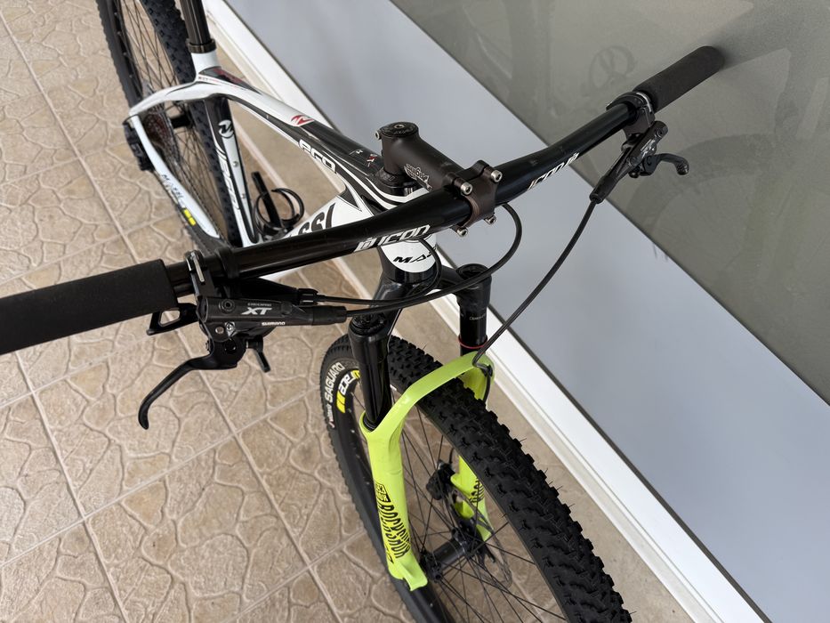 Bicicleta de BTT em carbono - roda 29